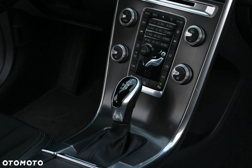 Volvo XC 60 D3 Geartronic Momentum - 26