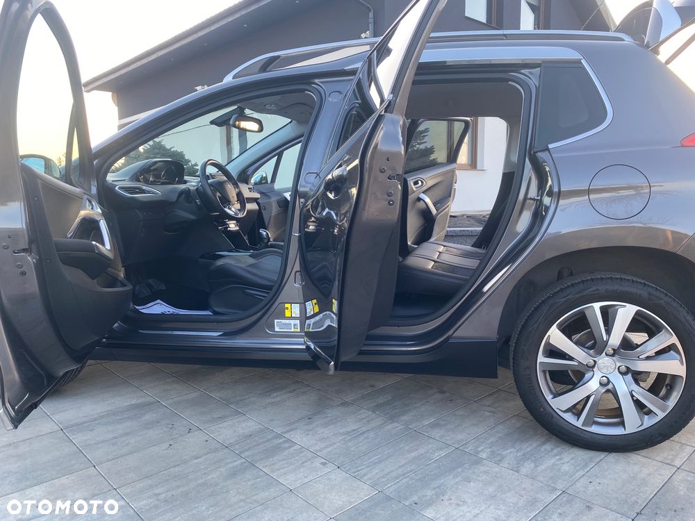 Peugeot 2008 1.2 Pure Tech Allure S&S - 17