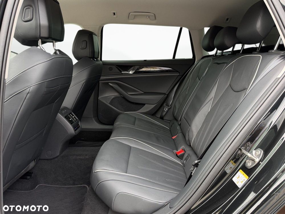 Volkswagen Passat Variant 2.0 TDI EVO Elegance DSG - 13