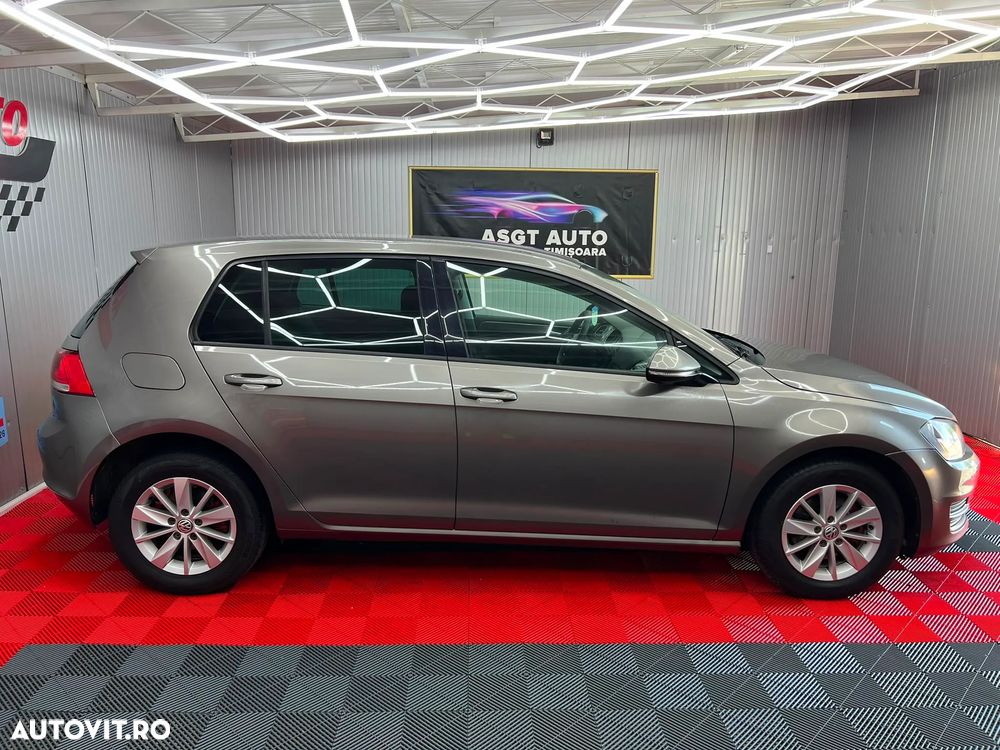 Volkswagen Golf - 22