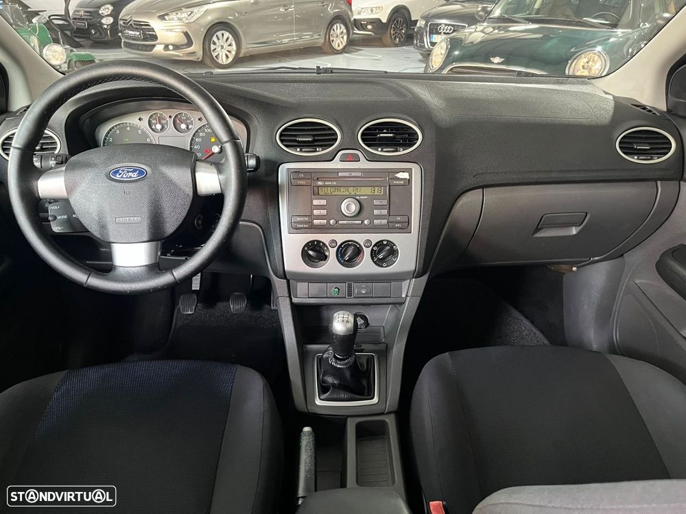 Ford Focus 1.4 16V Sport - 9