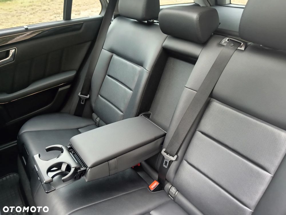 Mercedes-Benz Klasa E 200 BlueEFFICIENCY 7G-TRONIC Elegance - 6