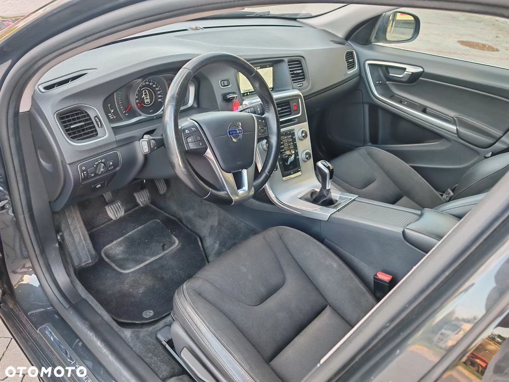 Volvo V60 D3 Momentum - 12