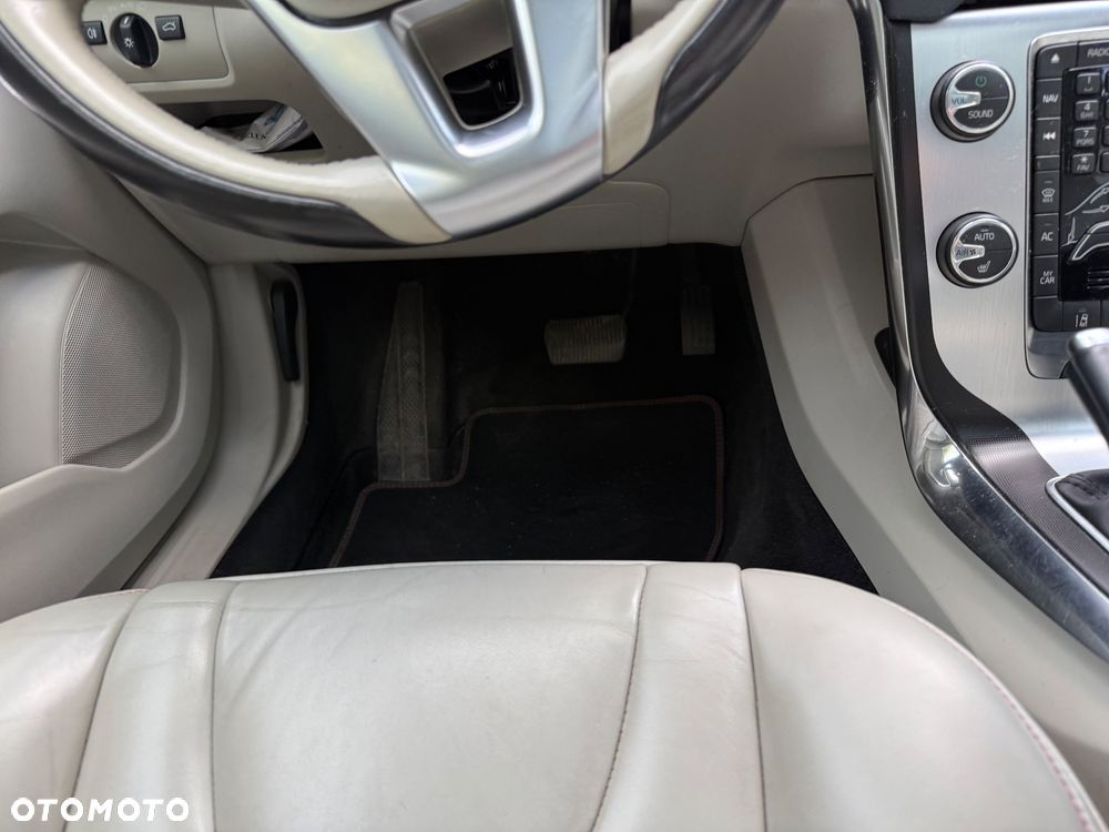 Volvo V40 Cross Country T4 Drive-E Ocean Race - 5