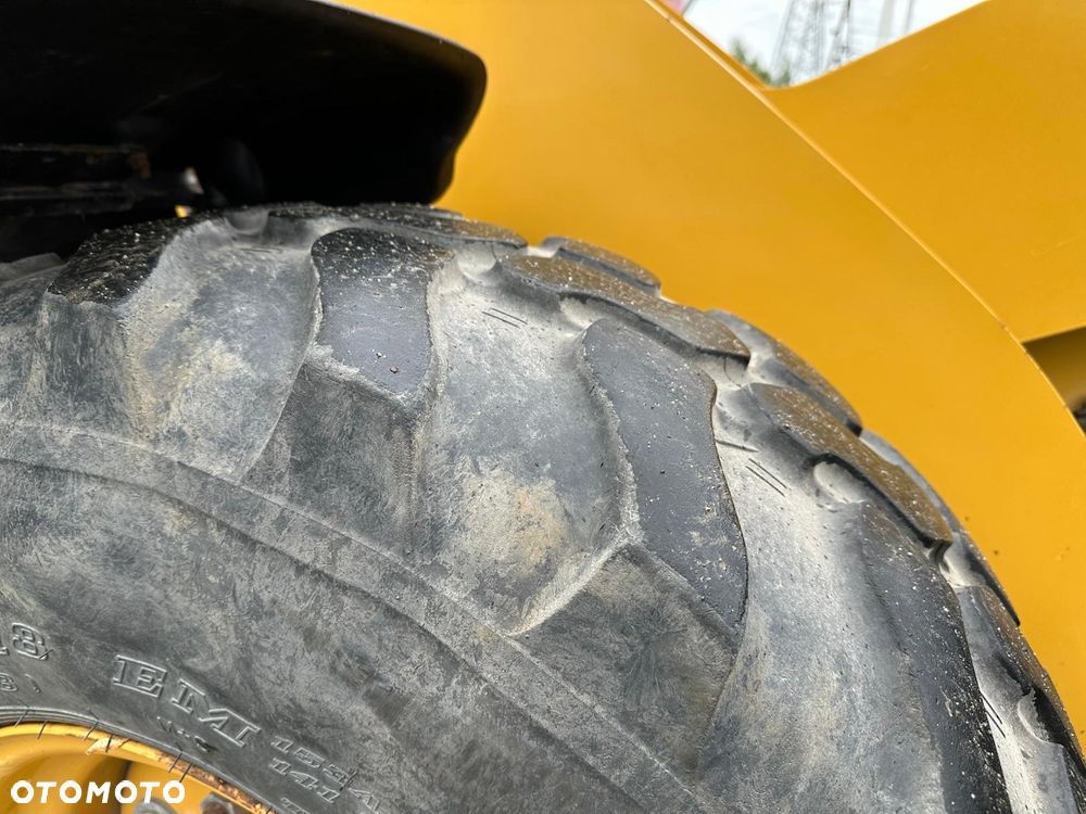 Caterpillar 906M - 9