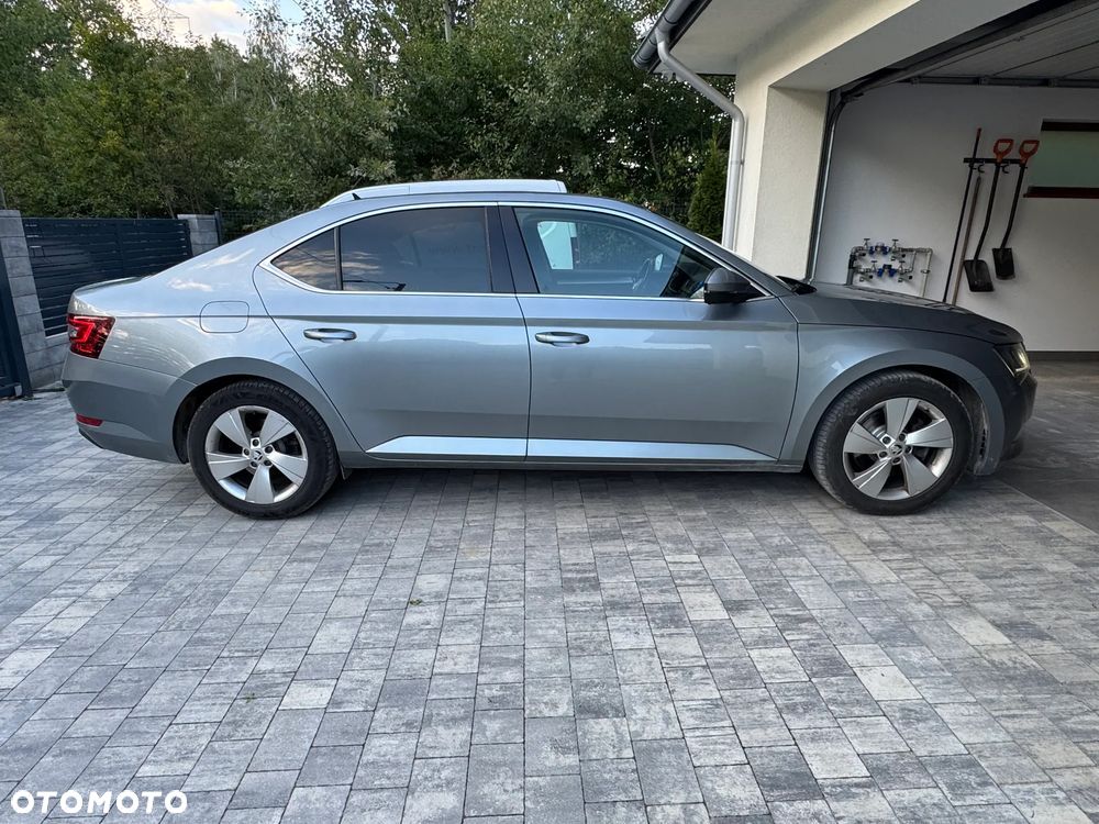 Skoda Superb 2.0 TDI Style DSG - 4