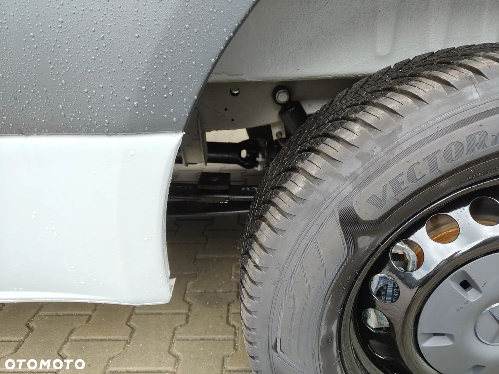 Mercedes-Benz Sprinter - 20