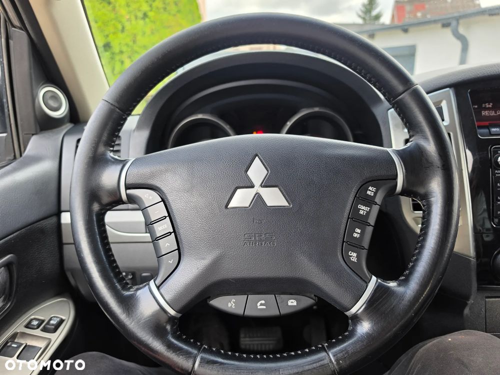 Mitsubishi Pajero - 18