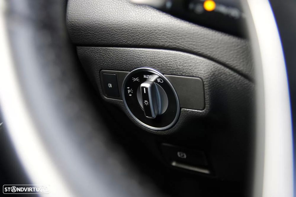 Mercedes-Benz CLA 200 d Shooting Brake AMG Line Aut. - 35