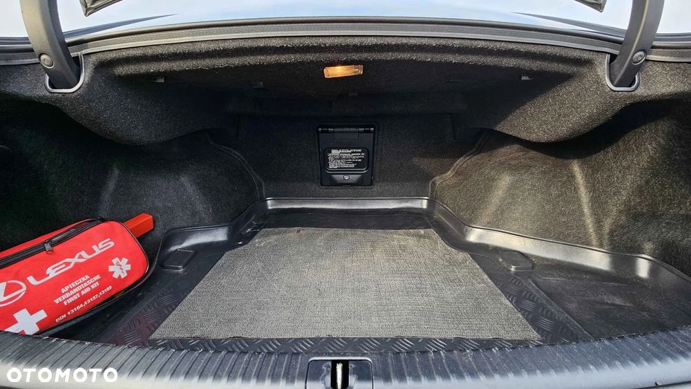 Lexus IS 220d - 22