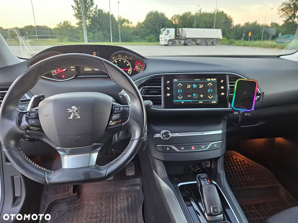 Peugeot 308 1.2 PureTech GPF Allure S&S EAT8 - 9