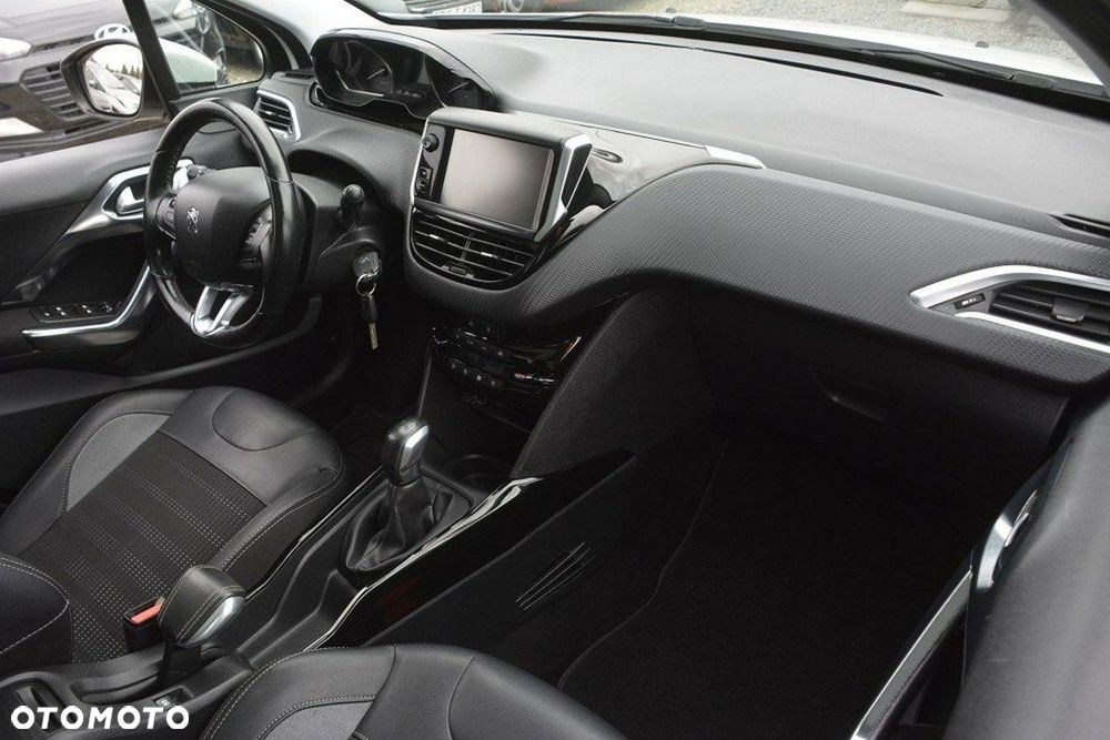 Peugeot 2008 1.6 BlueHDi Allure S&S - 18