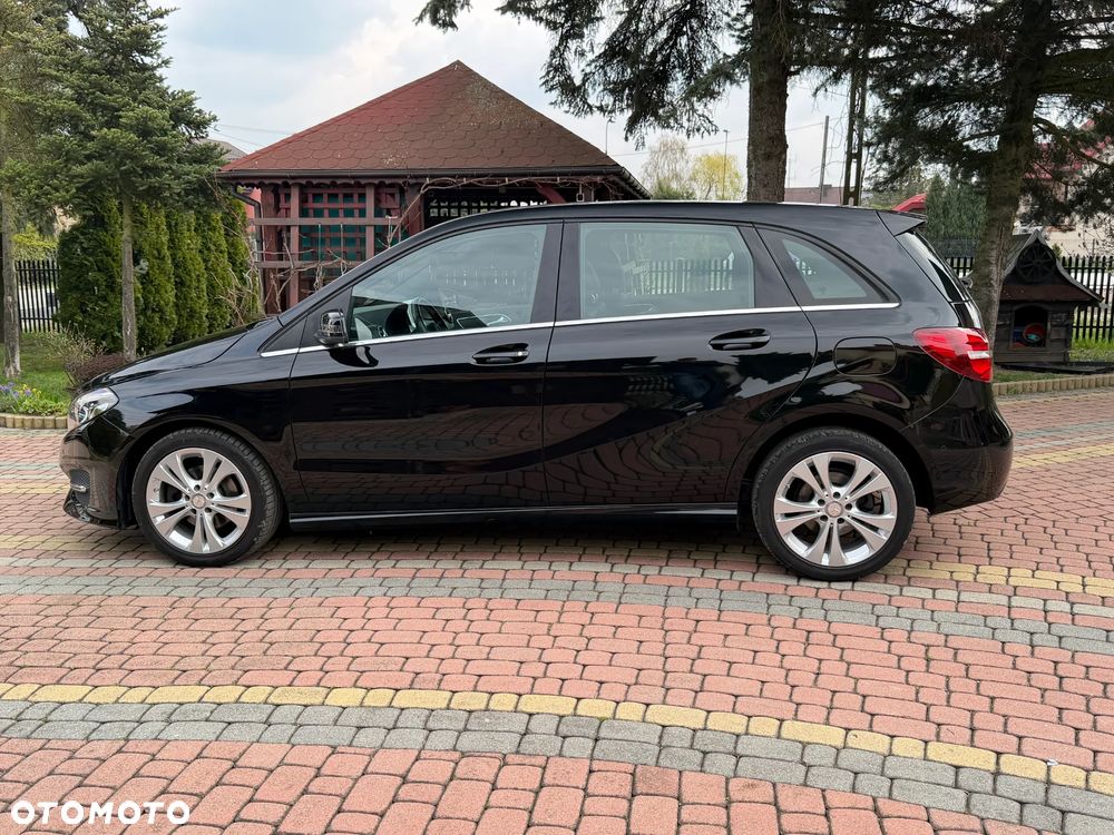 Mercedes-Benz Klasa B 180 UrbanStyle Edition - 12