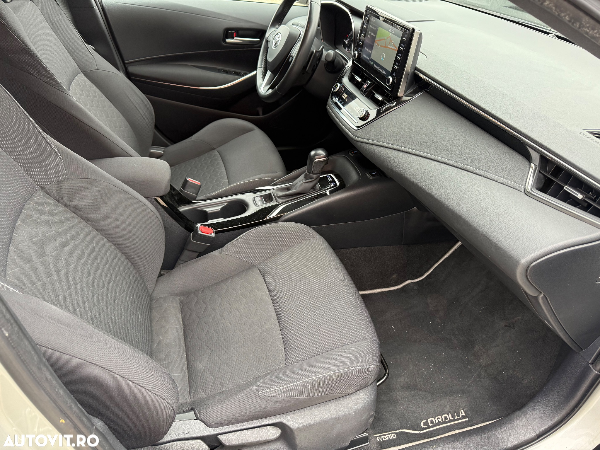 Toyota Corolla 2.0 Hybrid Lounge - 10