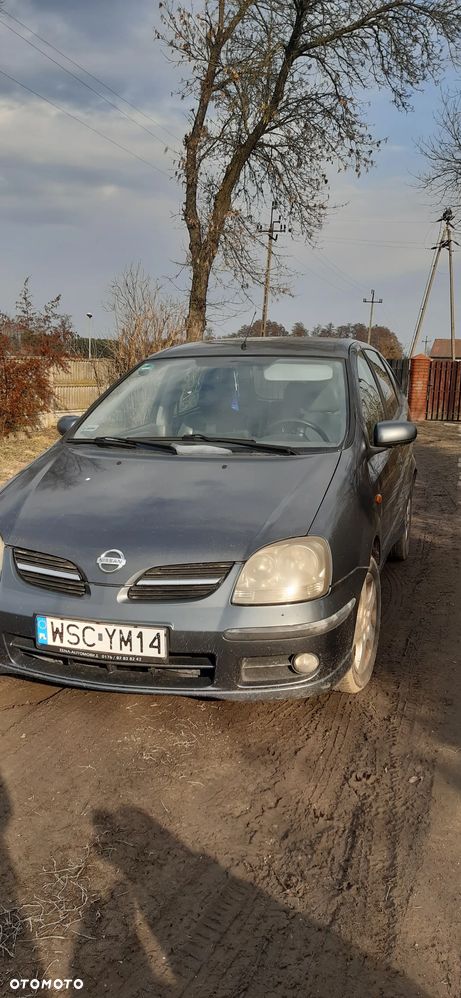 Nissan Almera Tino - 1