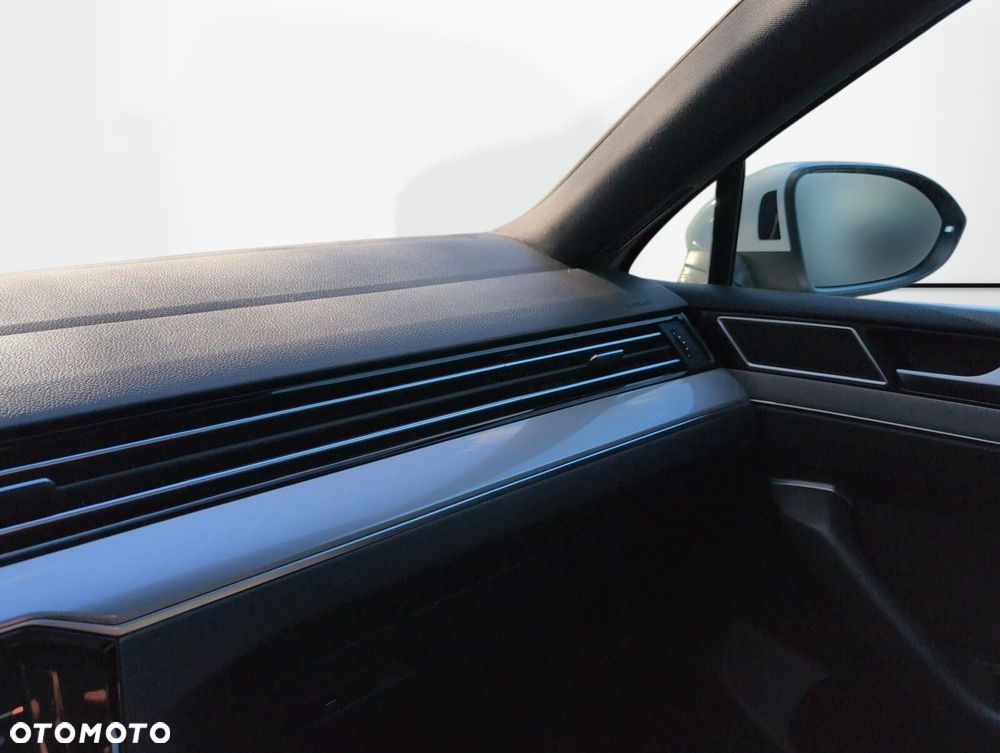 Volkswagen Passat Variant 2.0 TSI Business DSG - 28
