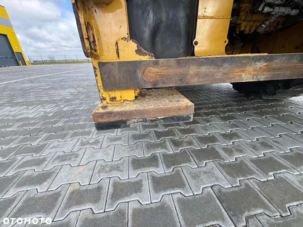 Caterpillar 428 - 23