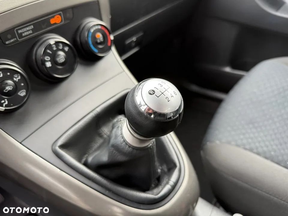 Toyota Verso 1.8 Premium 7os - 25