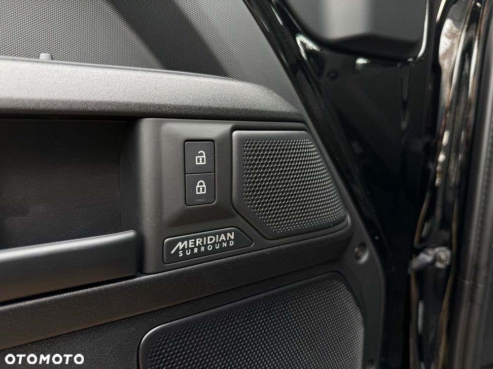 Land Rover Defender - 8