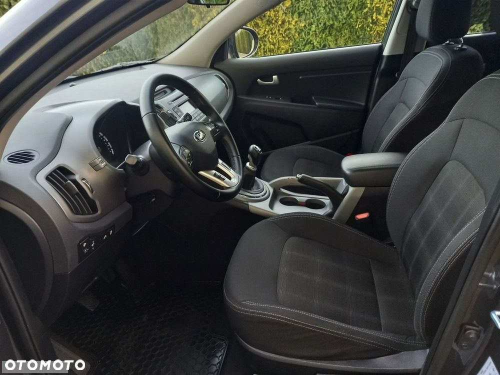 Kia Sportage 1.7 CRDI 2WD Dream-Team Edition - 29