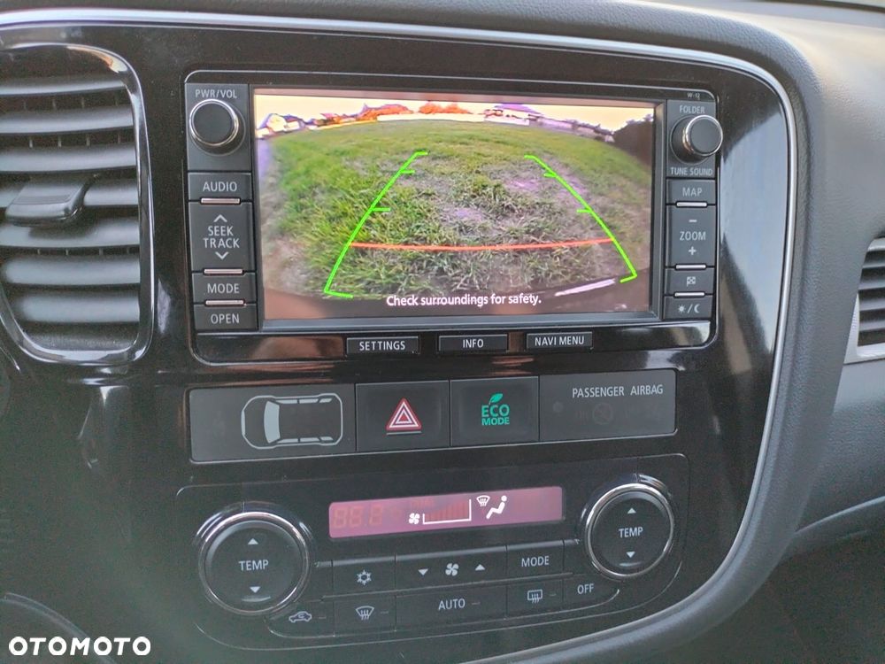 Mitsubishi Outlander 2.0 4WD Plug-In Hybrid - 23