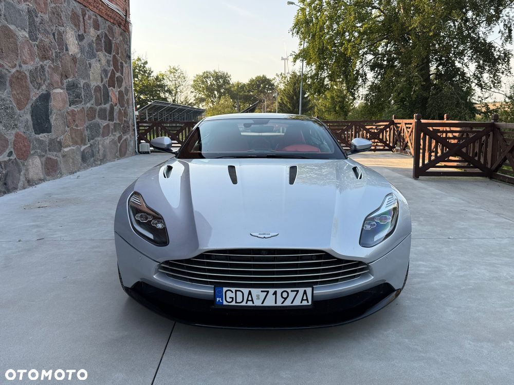 Aston Martin DB11 V12 Coupe - 3