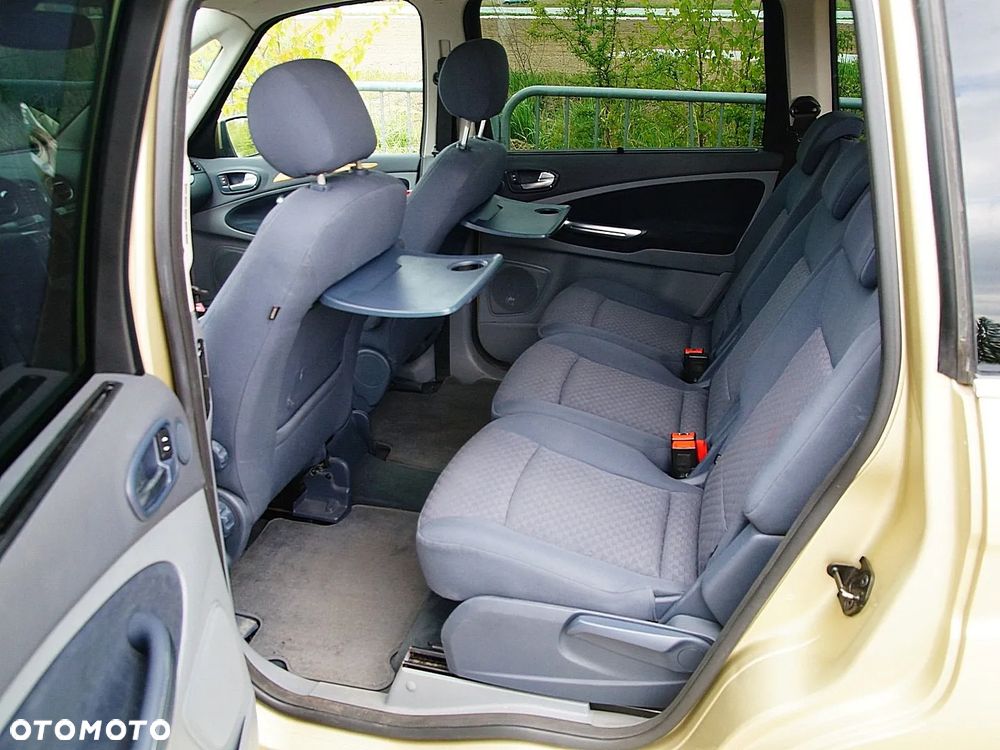 Ford Galaxy 2.0 Ghia - 15