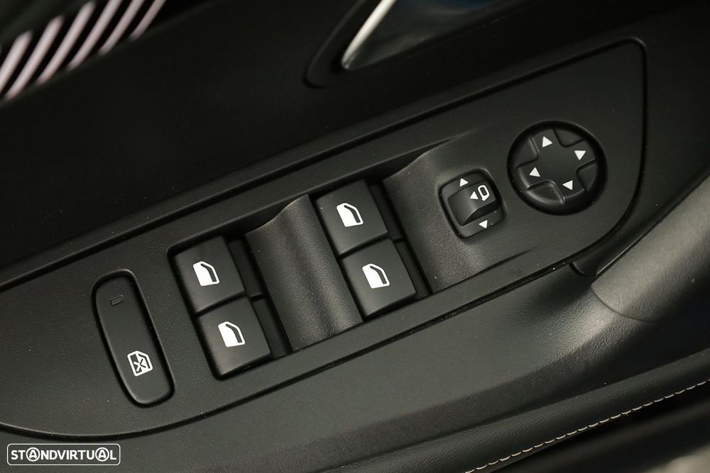 Peugeot 2008 1.2 PureTech Allure - 20