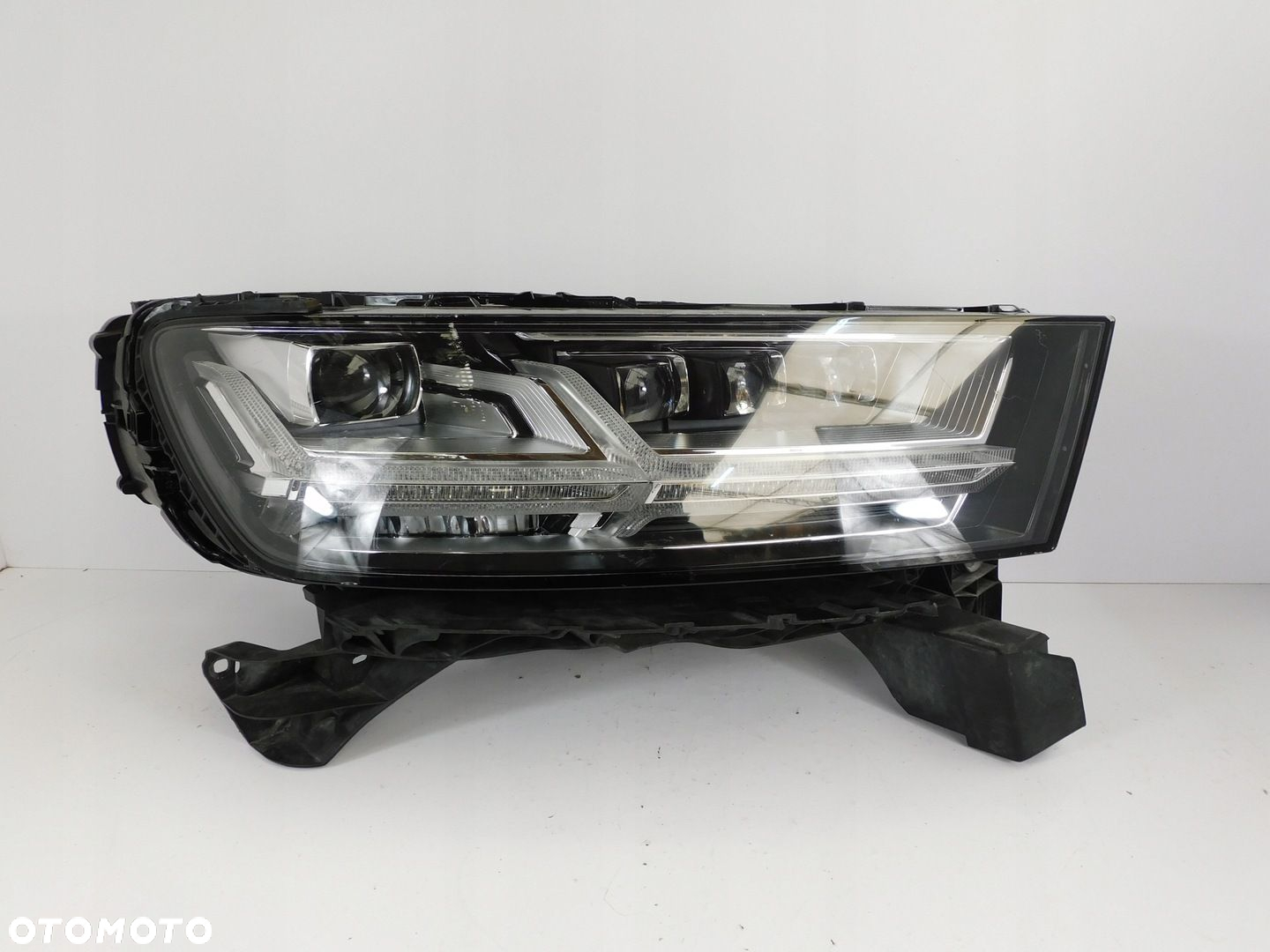 AUDI Q7 4M LAMPA PRAWA MATRIX 4M0941036C 4M0941784C ŚLIZG WIĄZKA - 2