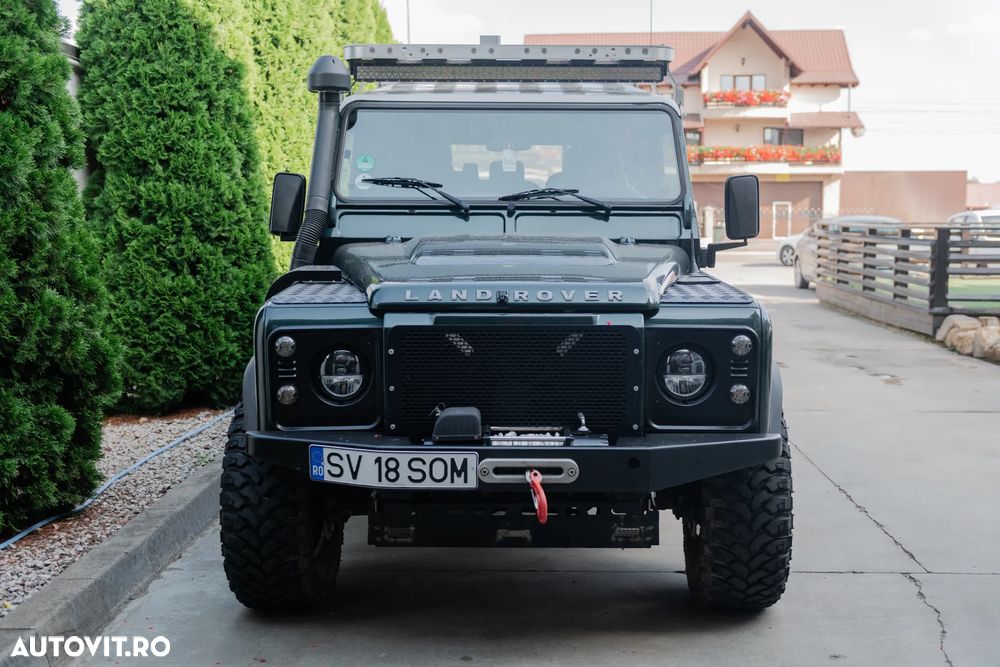 Land Rover Defender - 4