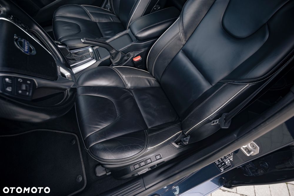 Volvo V40 D4 Geartronic RDesign - 26