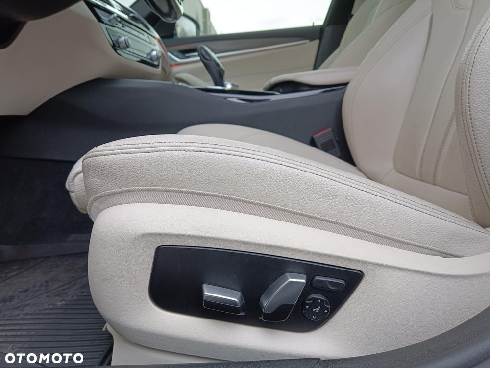 BMW Seria 5 530i Sport Line sport - 22