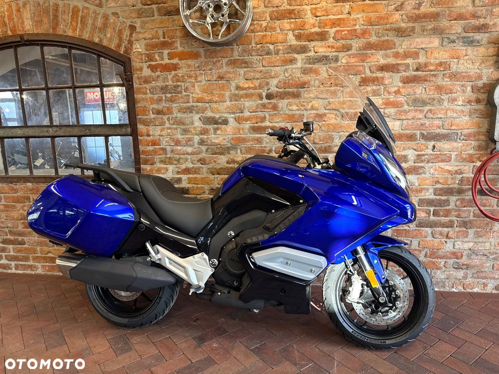 Jawa 750 Touring - 1