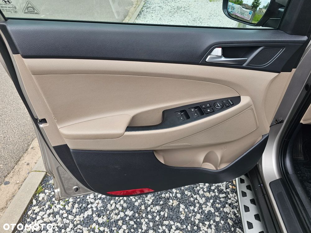 Hyundai Tucson 1.7 CRDI BlueDrive Style 2WD - 12