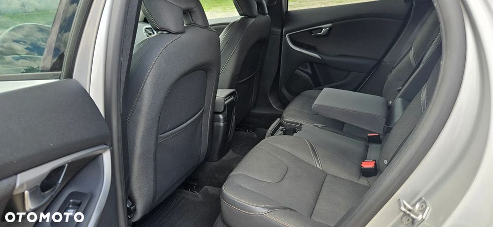 Volvo V40 Cross Country - 19