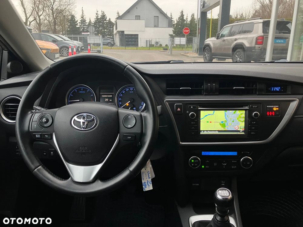 Toyota Auris 1.6 Premium - 16