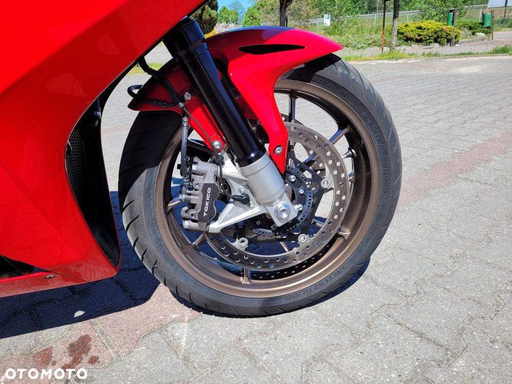 Honda VFR - 13