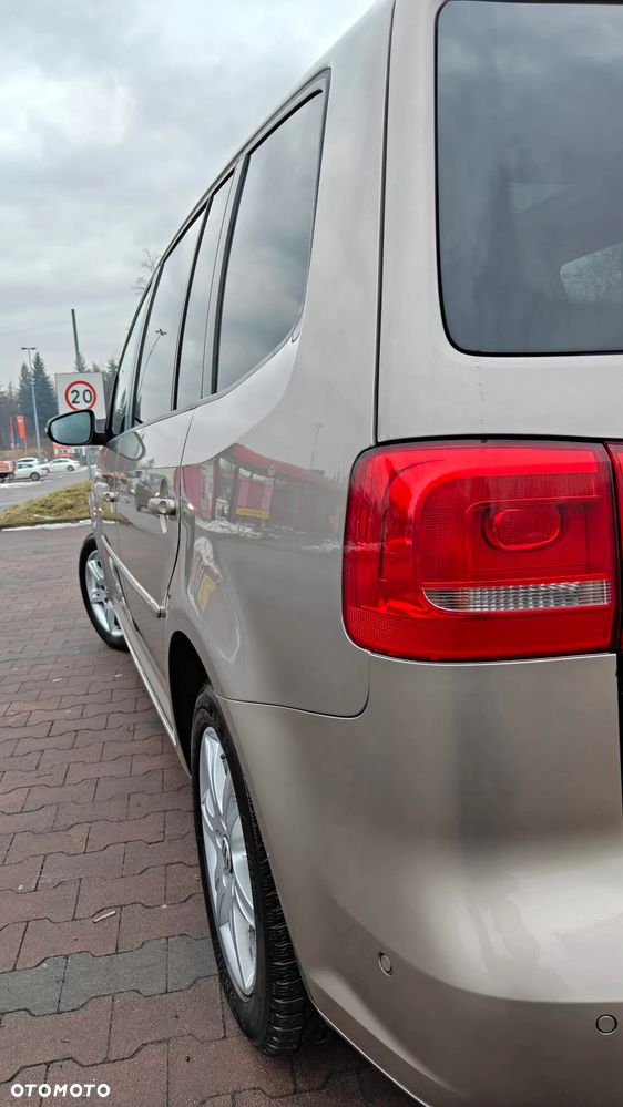 Volkswagen Touran 2.0 TDI Highline DSG - 10