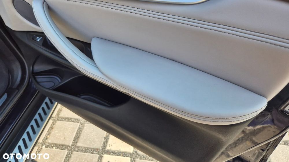 BMW X5 3.5i xDrive - 8