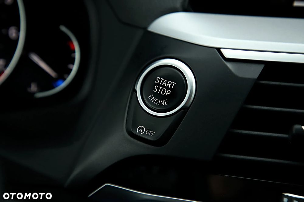 BMW X3 xDrive20i GPF Advantage - 34