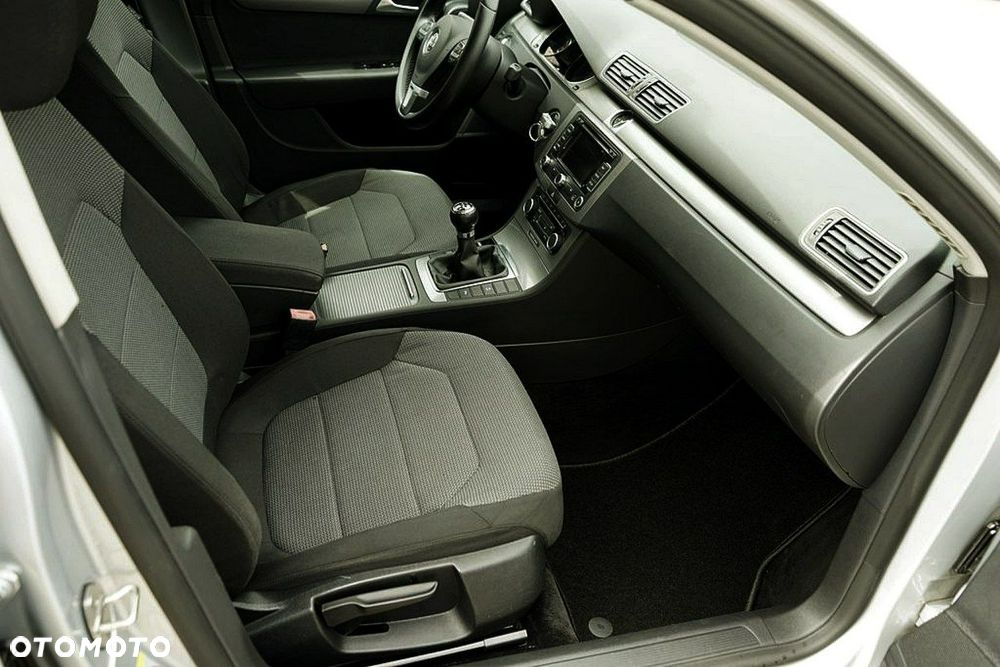 Volkswagen Passat - 17