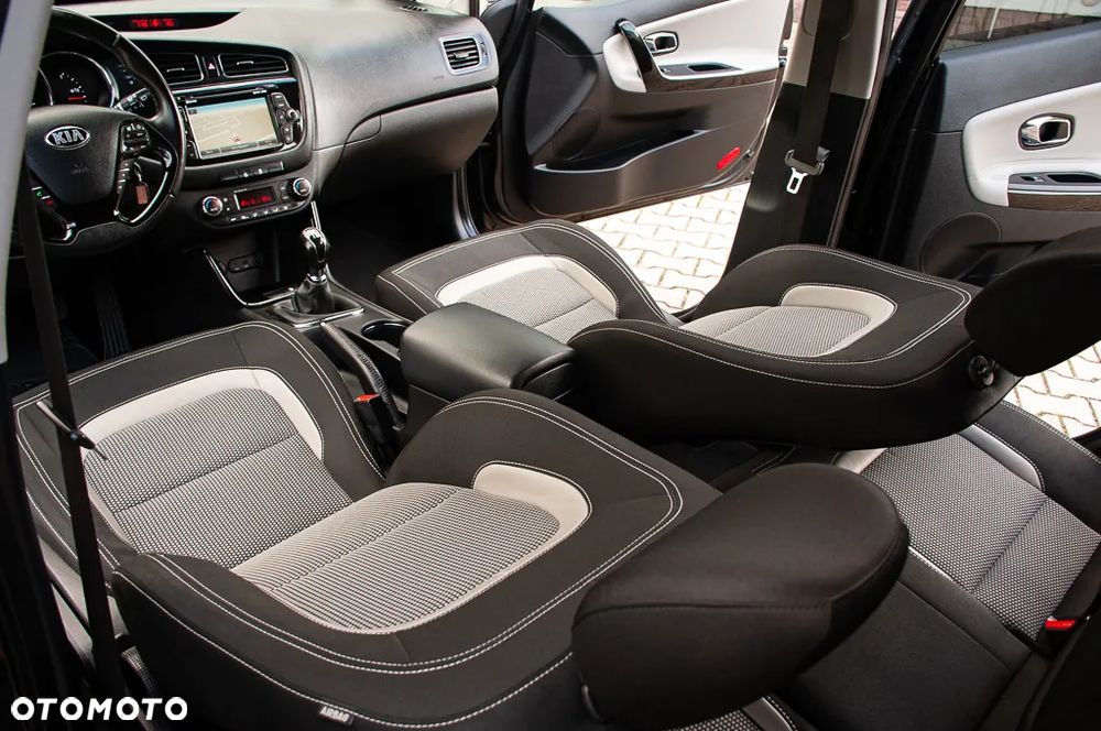Kia Ceed 1.6 GDI ISG SW Platinum Edition - 25