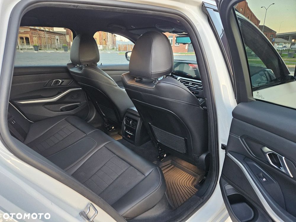 BMW Seria 3 320d Sport Line Shadow - 24