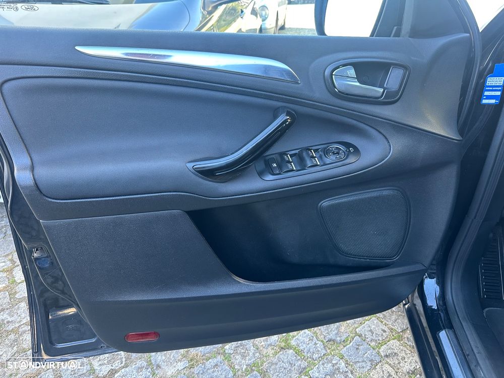 Ford S-Max 2.0 TDCi Titanium 7L - 32