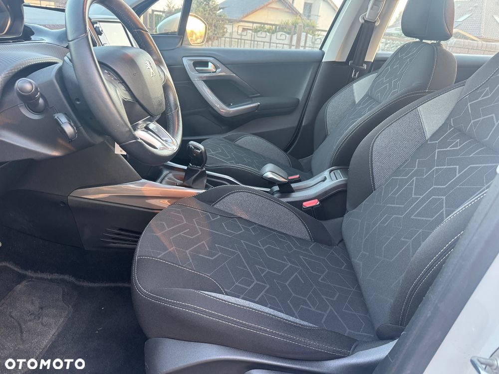 Peugeot 2008 PureTech 82 Urban Move - 12