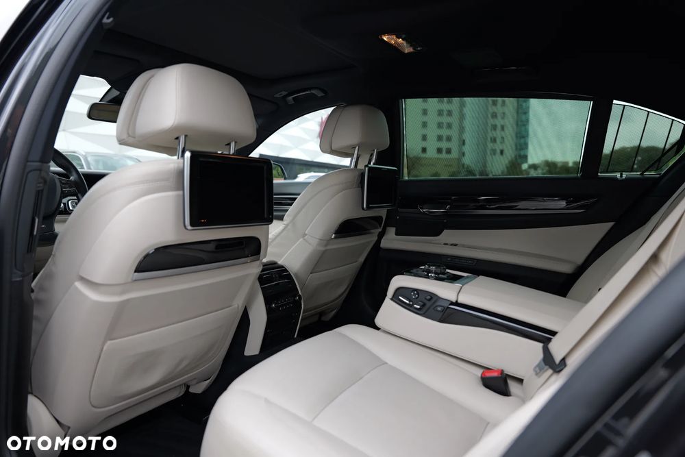 BMW Seria 7 750Ld xDrive Blue Performance Edition Exclusive - 12