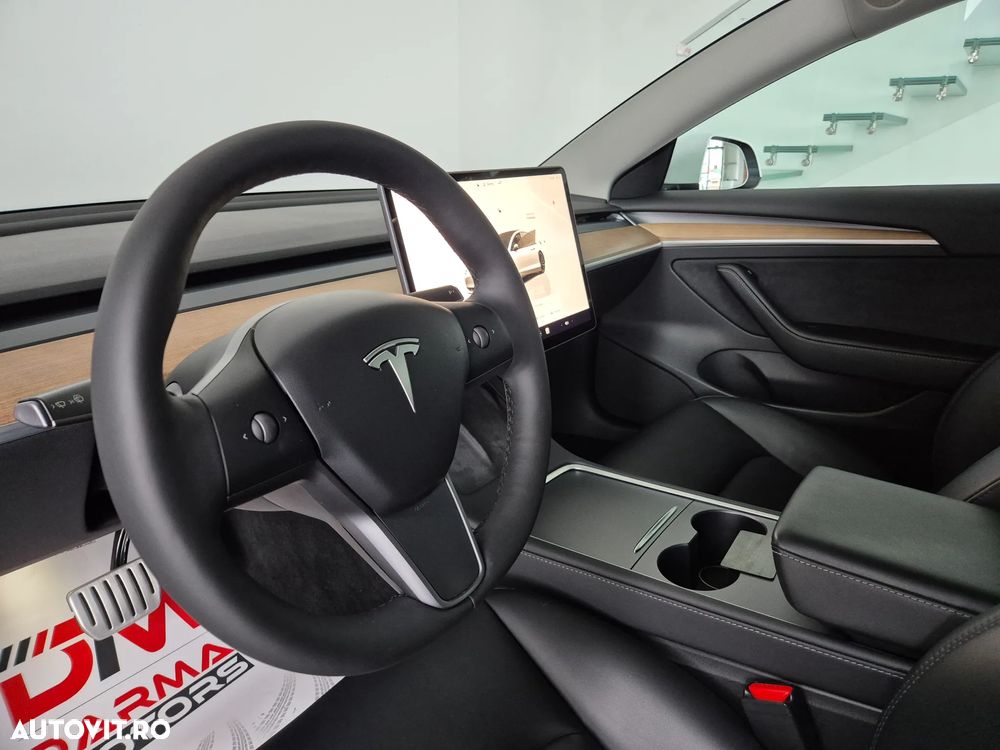 Tesla Model 3 Performance - 10