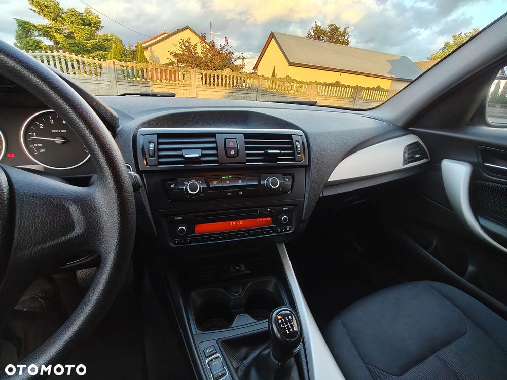 BMW Seria 1 116i - 25