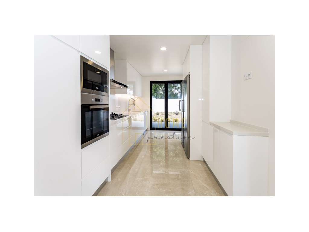 Luxuosa Moradia de Linhas Modernas - Costa da Caparica | Junto à Pr... - Grande imagem: 5/9