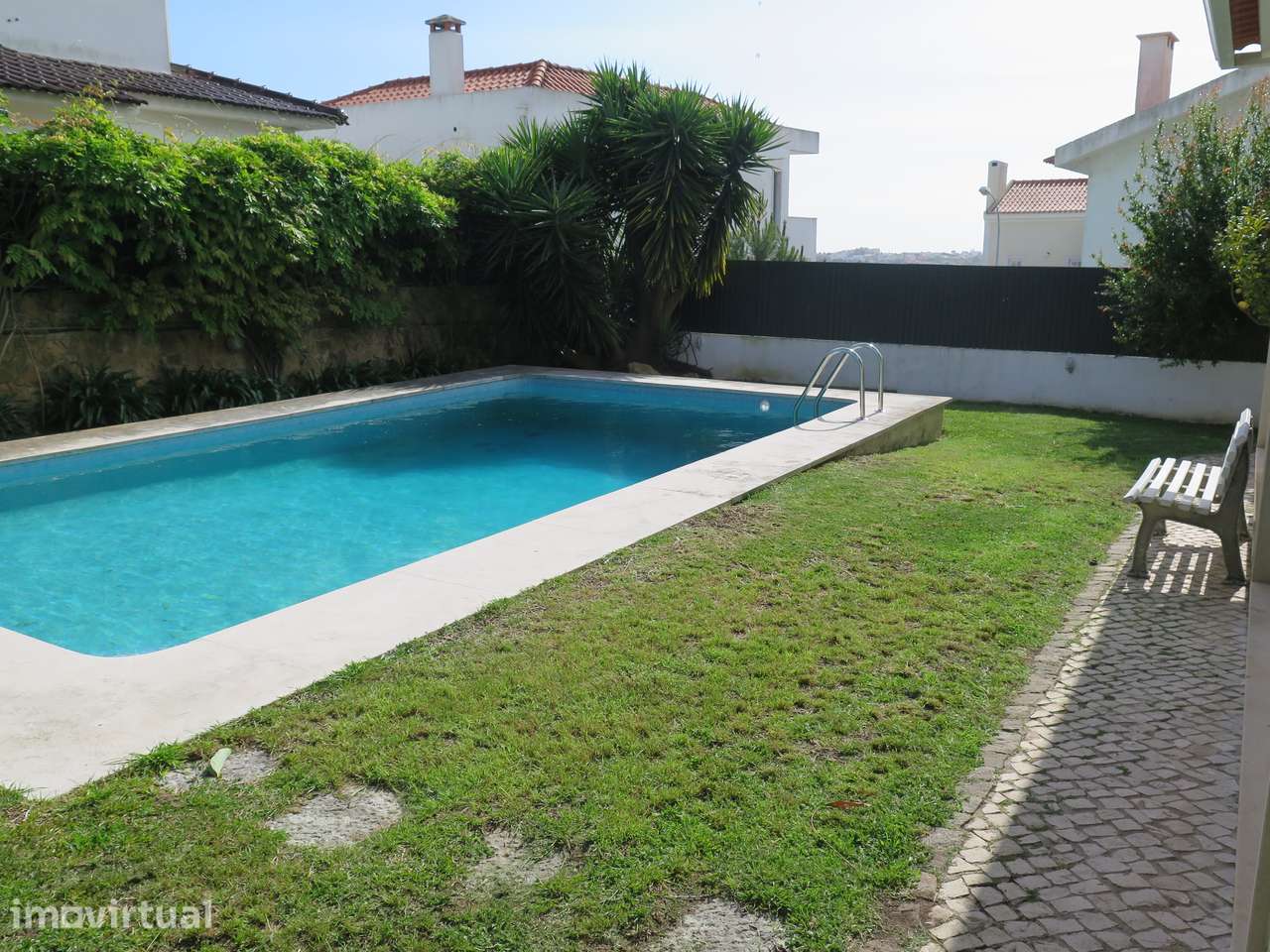*ARRENDADO* Moradia em Queijas com piscina para arrendar - Grande imagem: 2/19